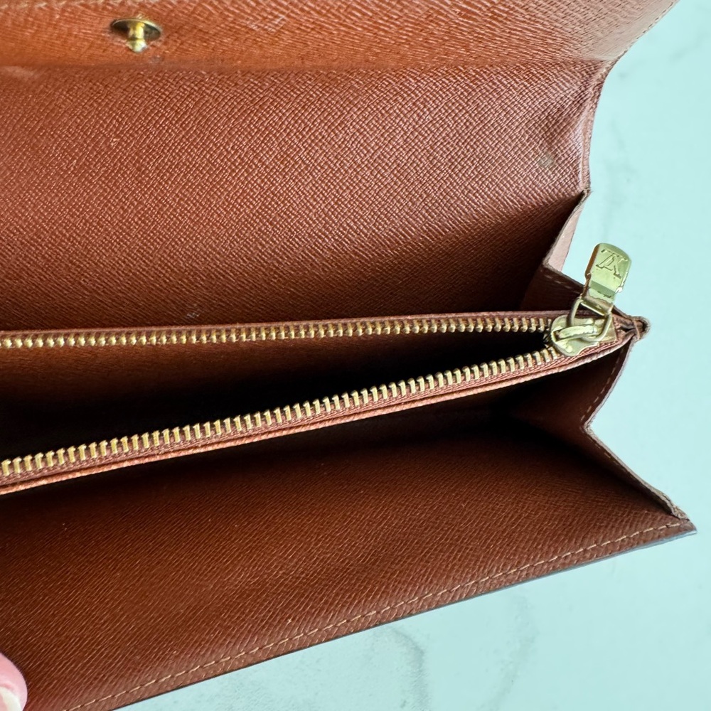 Authentic Louis Vuitton Monogram Wallet. Very good preloved condition. - Picture 9 of 11